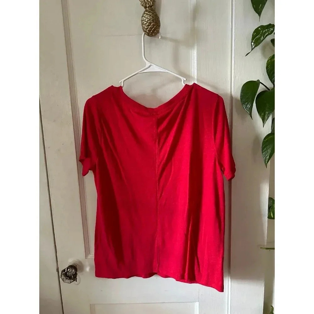 GAP Women’s size medium red t-shirt - Picture 5 of 6